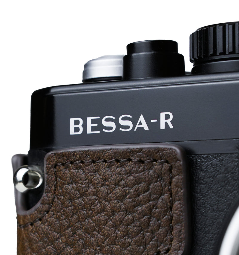 Voigtländer Bessa-R with Color-Skopar 35mm f/2.5 Lens, Grip, and Leather Case – A Rare Collector’s Set